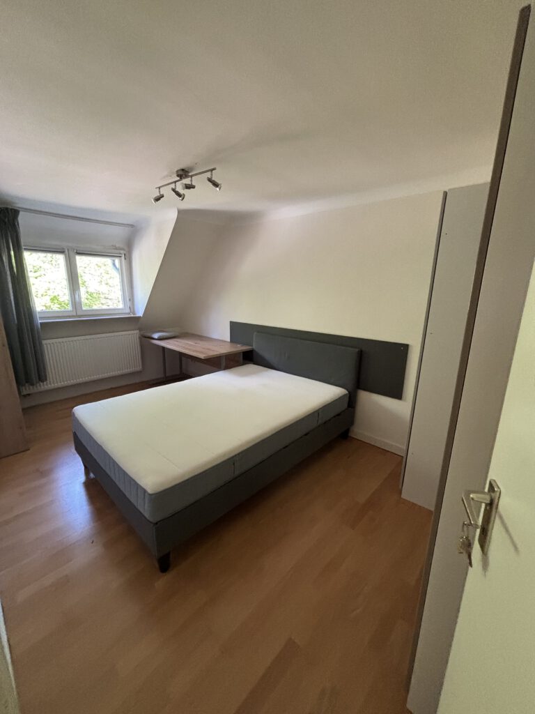 Kleines helles WG Zimmer am Rotenbühl