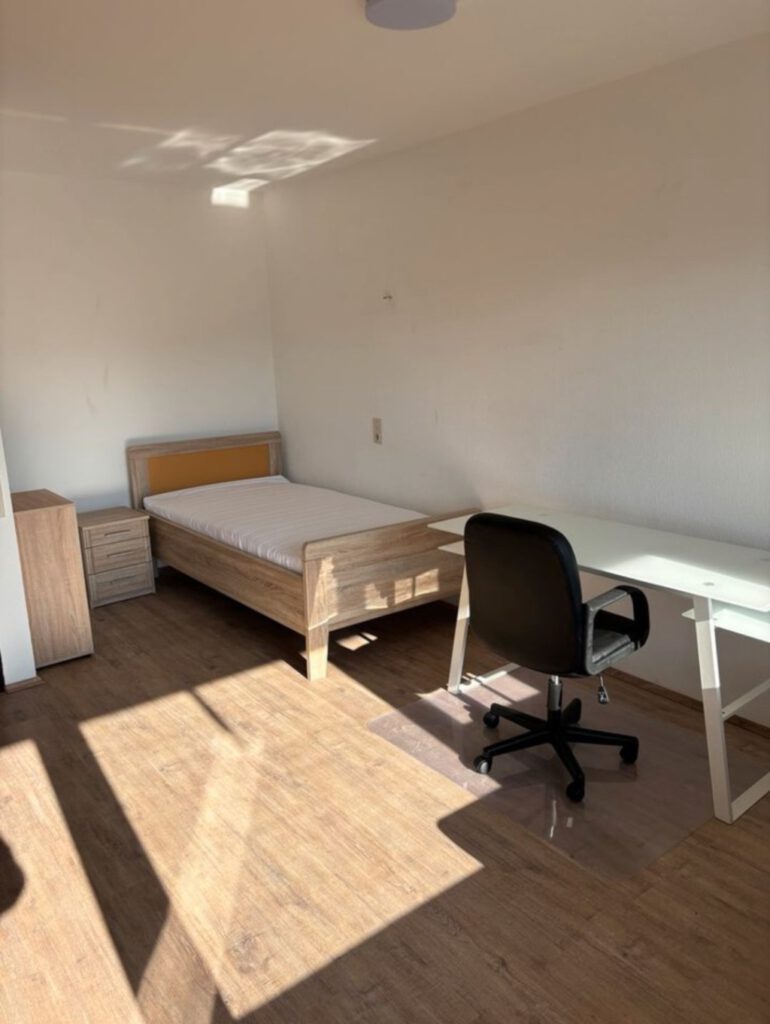Möbliertes 1-Zimmer Wohnung mit Balkon in St. Johann, Saarbrücken ab dem 01.09.2026 zu vermeiten