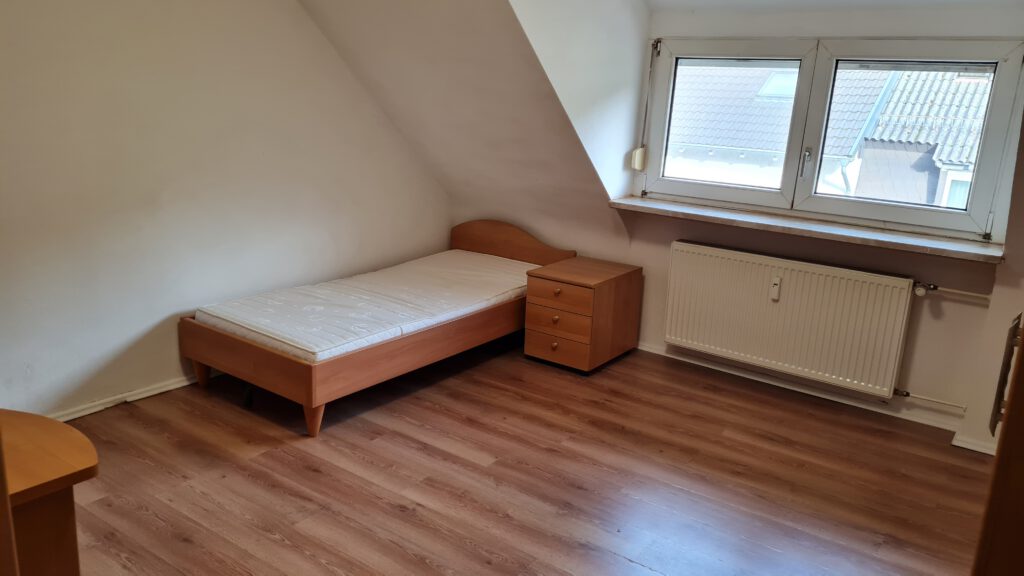 Vollmöbliertes Zimmer in einer 4-er WG, 2km entfernt von Uni Saarbrücken