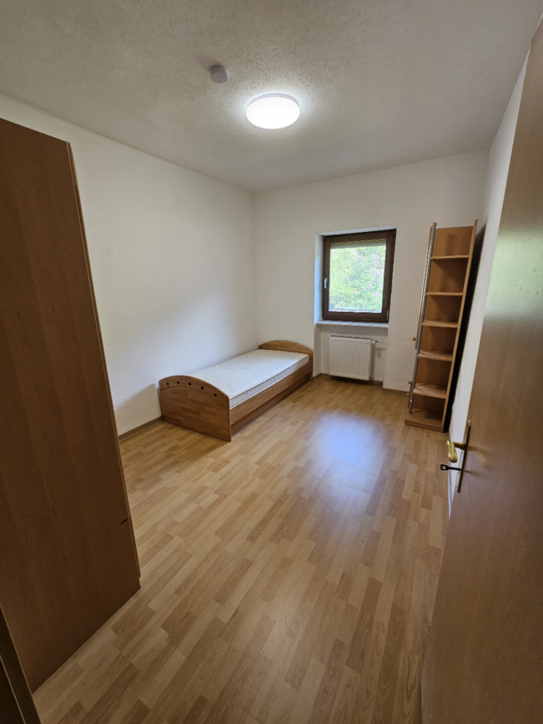 Möbliertes WG-Zimmer nahe der Universität ab sofort zu Vermieten