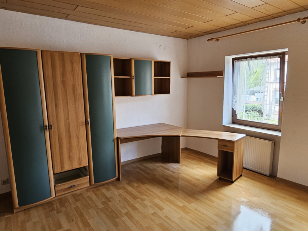 Großes Attraktives WG-Zimmer in Saarbrücken Scheidt ab sofort zu vermieten
