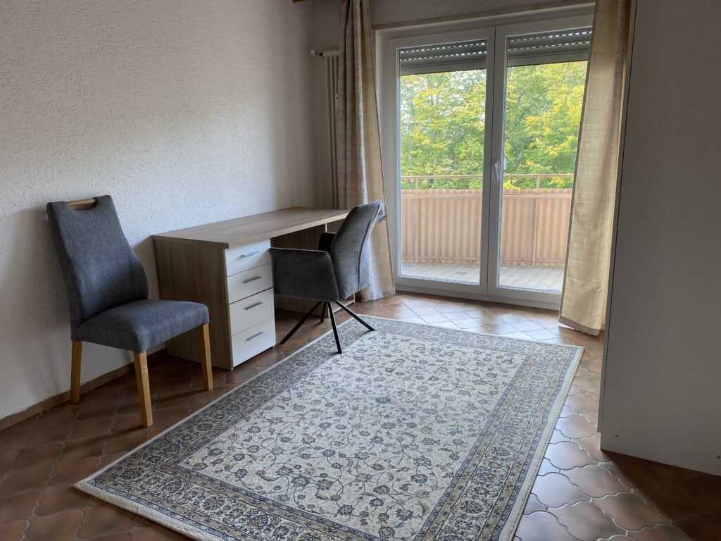 Helles 12-qm-Zimmer mit Balkon, Uni- und Zentrumsnah/Bright 12-square-meter room with a balcony, close to the university and downtown